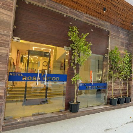 Rosewood Suites A Family Hotel Near Delhi Airport Nuova Delhi Esterno foto