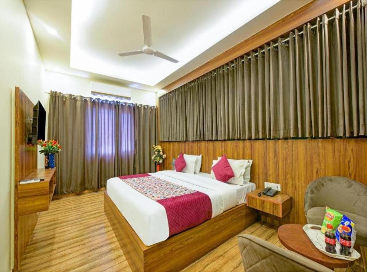Rosewood Suites A Family Hotel Near Delhi Airport Nuova Delhi Esterno foto