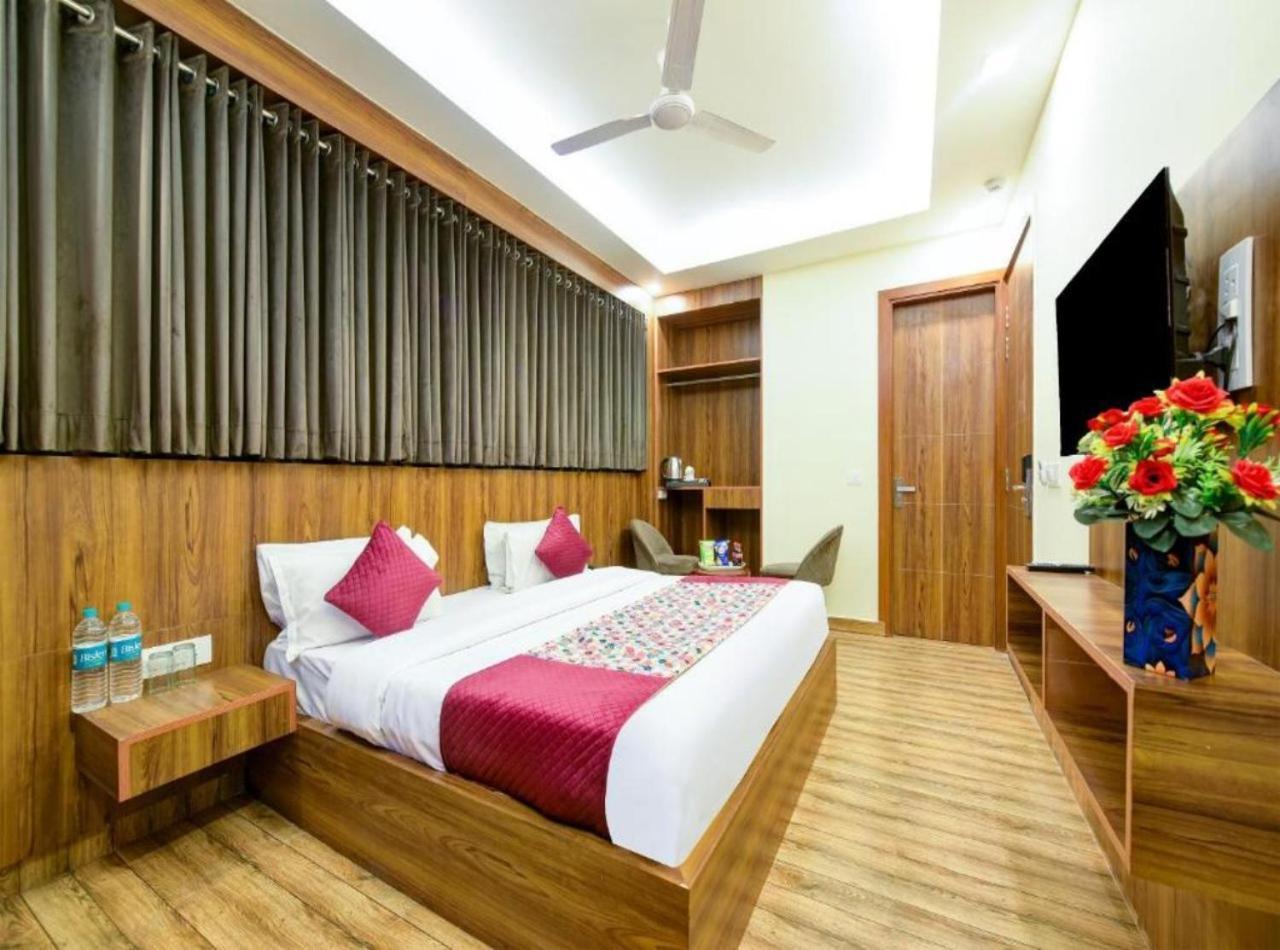 Rosewood Suites A Family Hotel Near Delhi Airport Nuova Delhi Esterno foto
