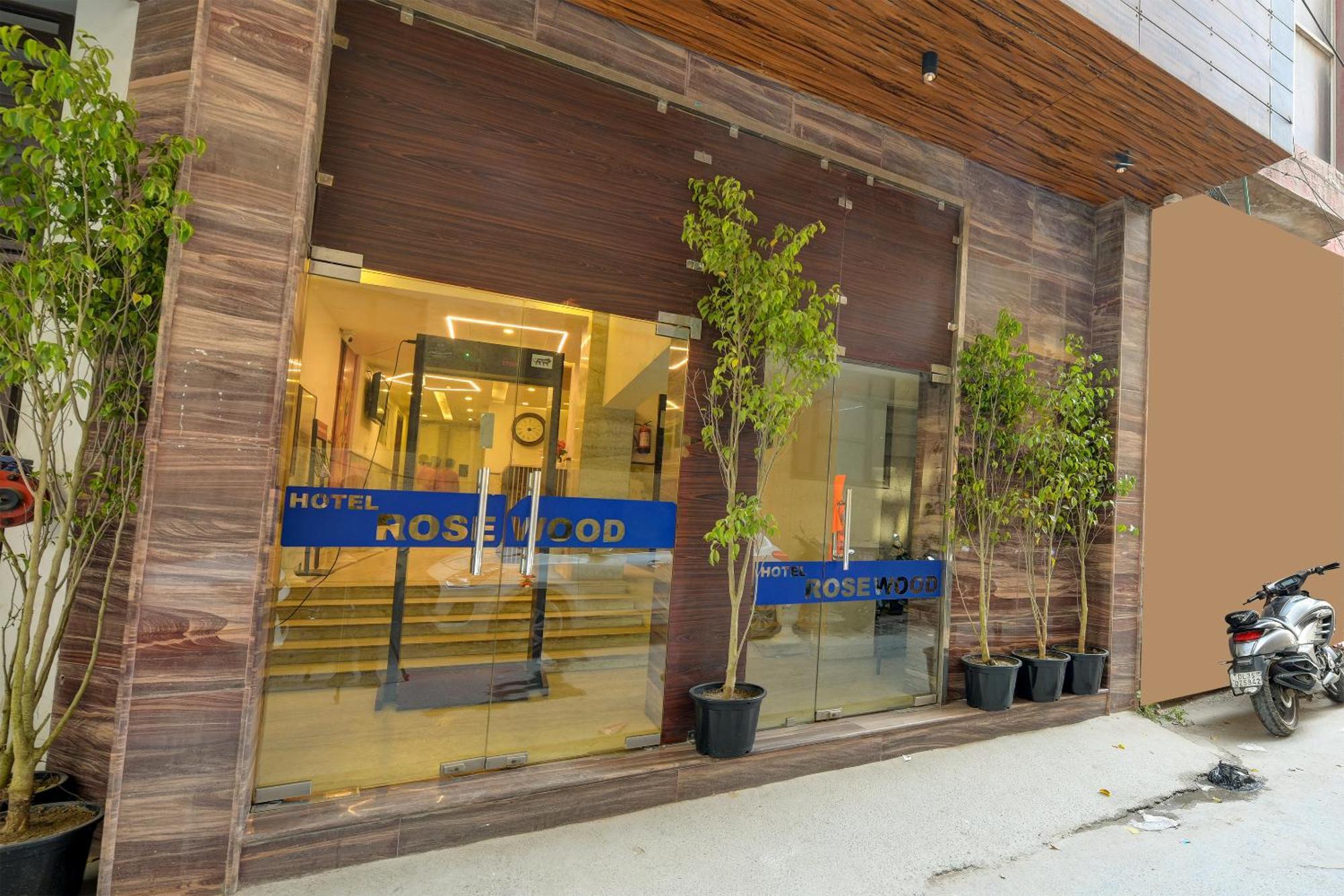 Rosewood Suites A Family Hotel Near Delhi Airport Nuova Delhi Esterno foto